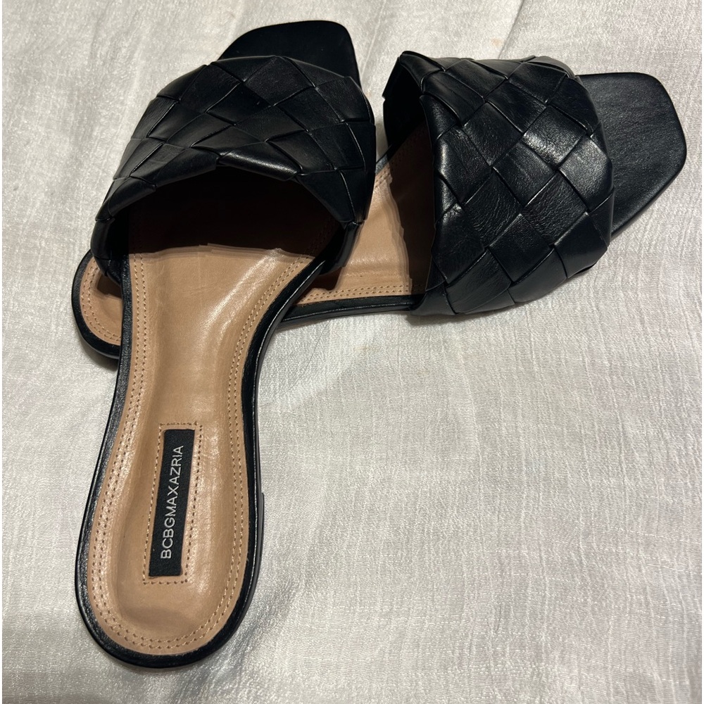 BCBGMaxAzria size 9
Black sandals